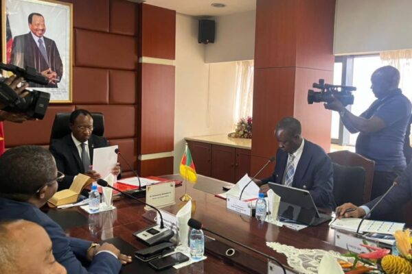 Signing of contract between the Cameroonian and Togolese parties