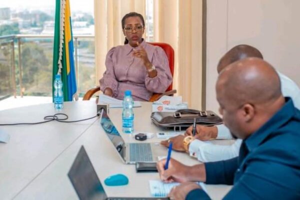 Gabonese Minister of Commerce Parfaite Amouyeme and MFB representatives