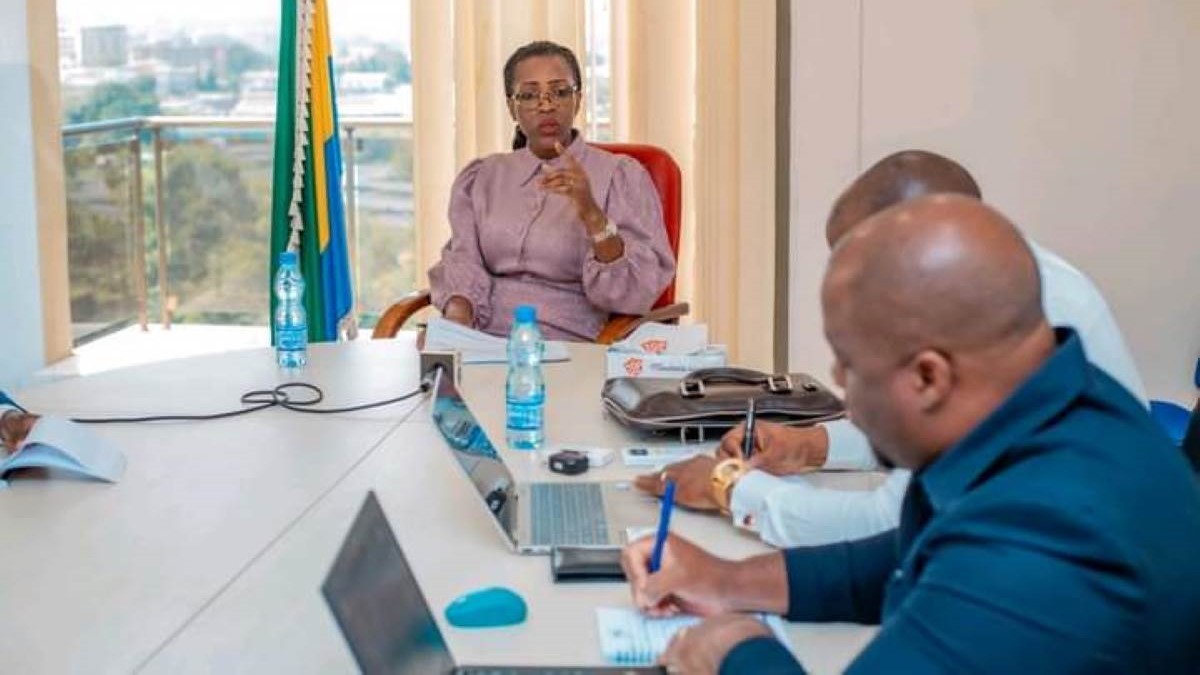 Gabonese Minister of Commerce Parfaite Amouyeme and MFB representatives