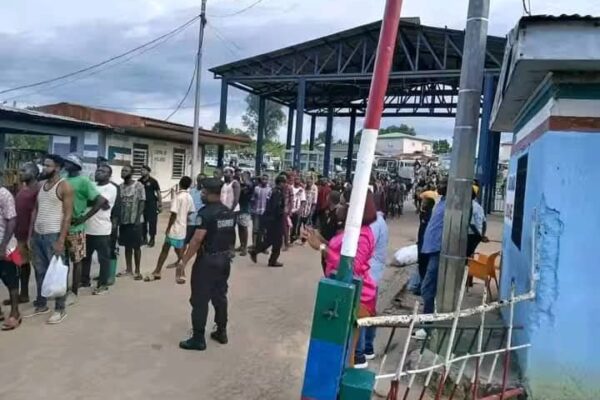 231 Cameroonians expelled from Equatorial Guinea.
